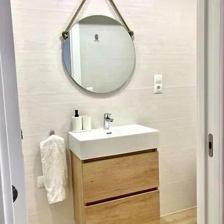 Beach Apartment خيخون