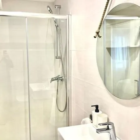 Beach Apartment خيخون