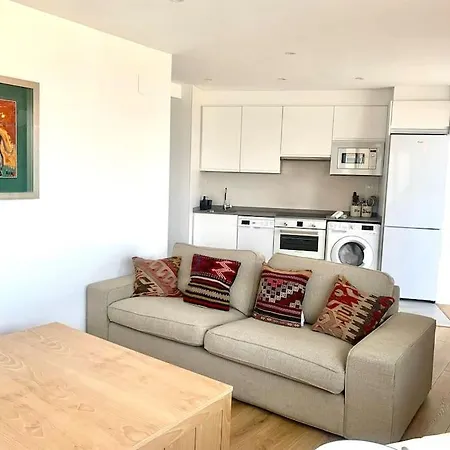 Beach Apartment شقة *