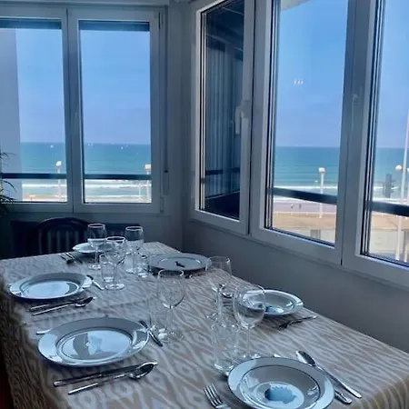 Beach Apartment *